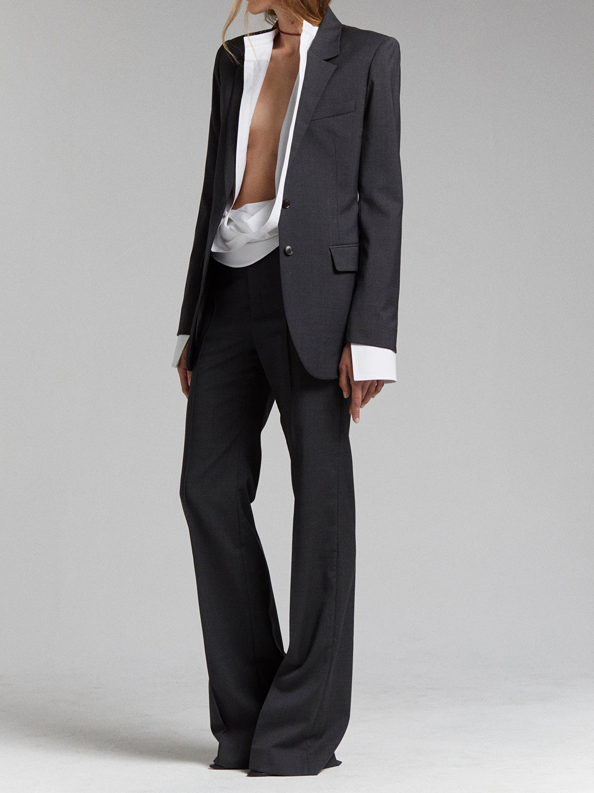 SLIM BLAZER IN CHARCOAL